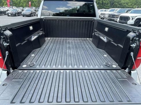 Used 2025 Toyota Tacoma SR5 AWD/4WD image 9