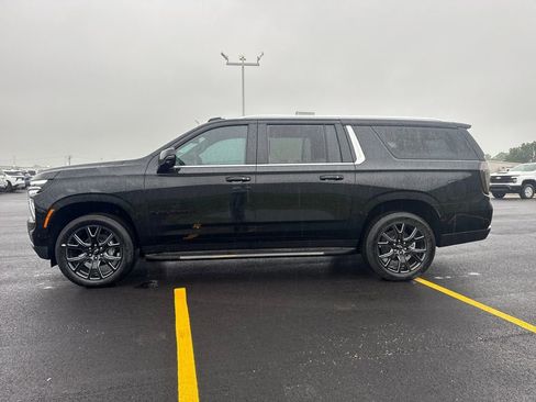 New 2026 Chevrolet Suburban LT w/ Comfort Package AWD/4WD image 5