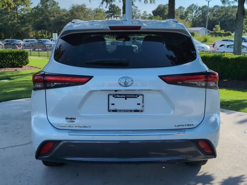 Used 2023 Toyota Highlander Limited FWD image 9