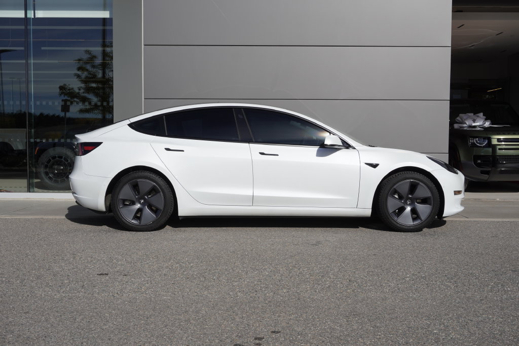 Used 2022 Tesla Model 3 Long Range AWD/4WD image 7