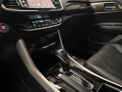 Used 2017 Honda Accord EX-L image 18