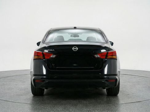 Used 2025 Nissan Altima 2.5 SV FWD image 7