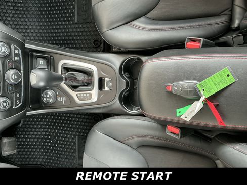 Used 2017 Jeep Cherokee Trailhawk w/ Cold Weather Group image 11