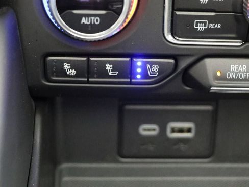 Used 2023 GMC Yukon XL AT4 w/ AT4 Premium Package image 34