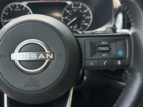 Used 2025 Nissan Pathfinder SL w/ SL Premium Package FWD image 31