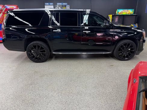 Used 2020 Cadillac Escalade ESV Luxury w/ Escalade Sport Edition AWD/4WD image 6