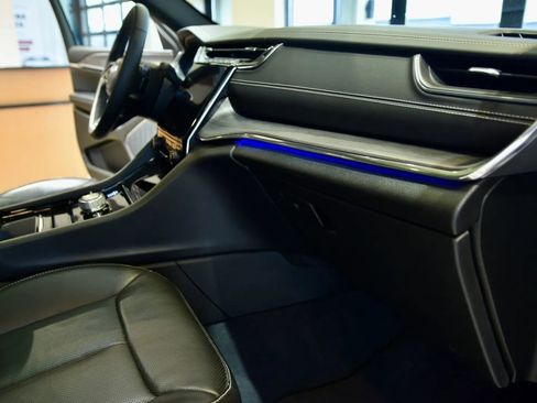 Used 2023 Jeep Grand Cherokee Overland image 28