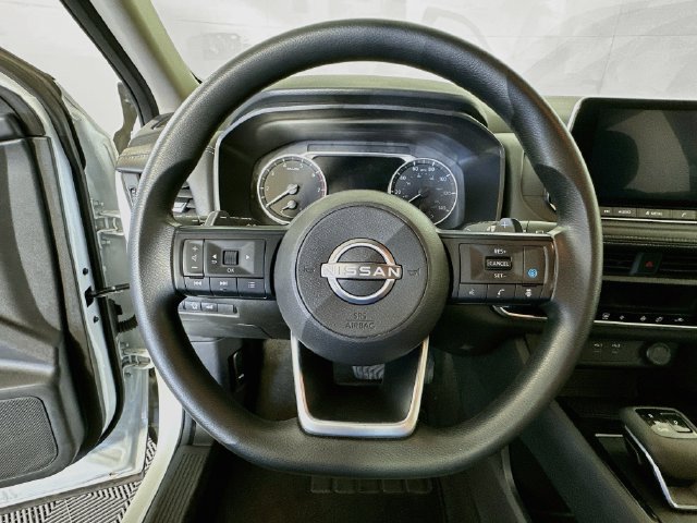 Used 2024 Nissan Rogue SV FWD image 13