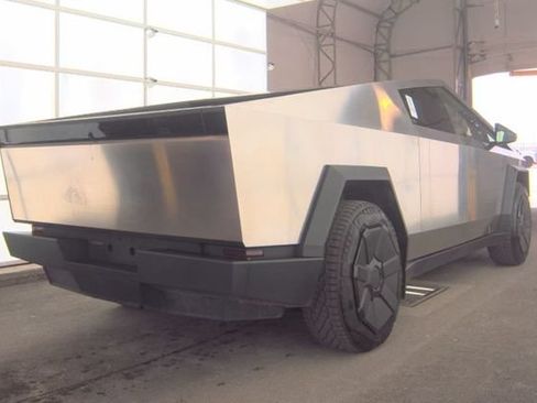 Used 2025 Tesla Cybertruck 2WD Crew Cab image 3
