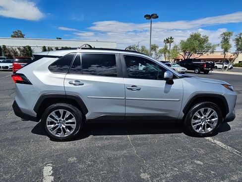 Used 2022 Toyota RAV4 Limited FWD image 4