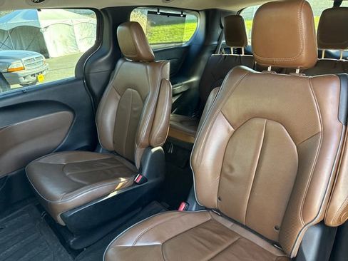 Used 2019 Chrysler Pacifica Limited w/ Advanced Safetytec Group image 22