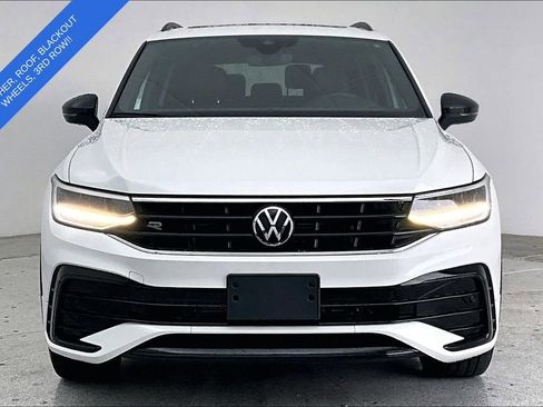 Used 2024 Volkswagen Tiguan SE R-Line FWD image 3