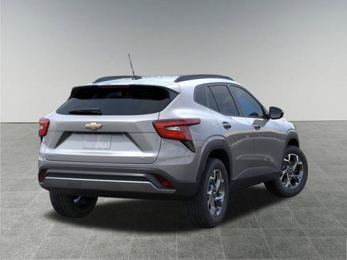 New 2026 Chevrolet Trax LT w/ Driver Confidence Package FWD image 4