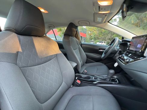 Used 2021 Toyota Corolla LE image 25