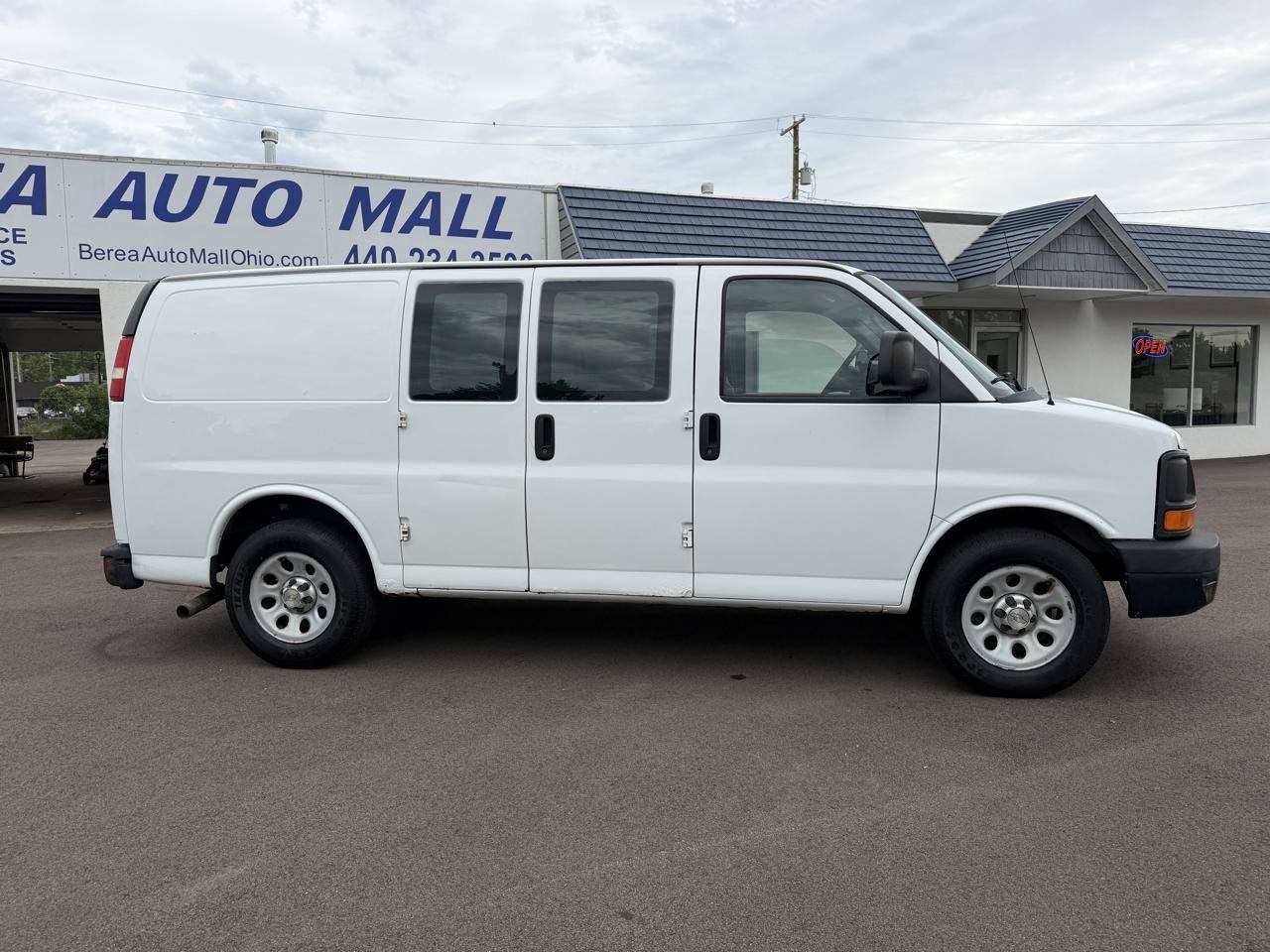 Used 2014 Chevrolet Express 1500 RWD image 7