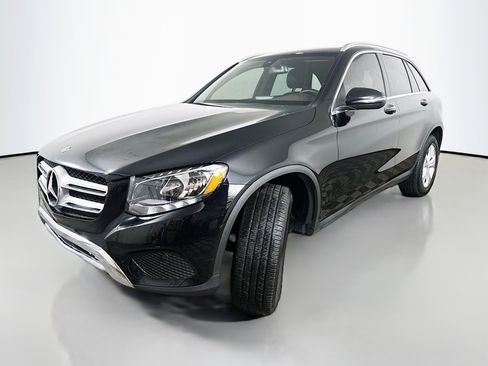 Used 2018 Mercedes-Benz GLC 300 4MATIC image 3