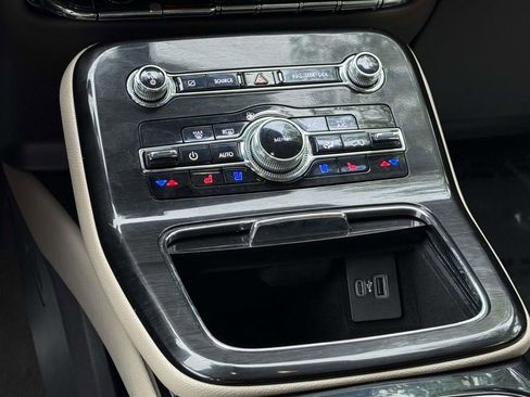 Used 2023 Lincoln Nautilus Reserve AWD/4WD image 18