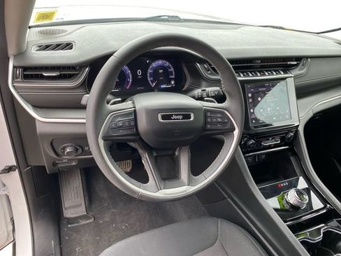 Used 2023 Jeep Grand Cherokee Laredo AWD/4WD image 13