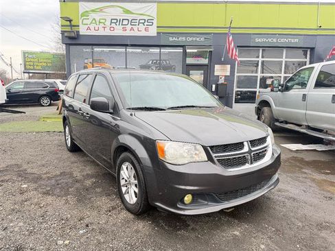Used 2018 Dodge Grand Caravan SXT FWD image 3