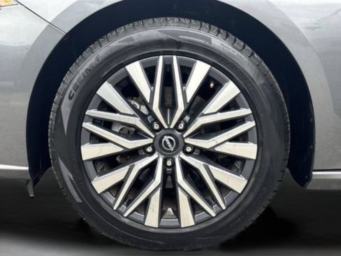 Used 2024 Nissan Altima 2.5 SV FWD image 33