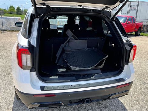 Used 2025 Ford Explorer ST-Line w/ Premium Package AWD/4WD image 19