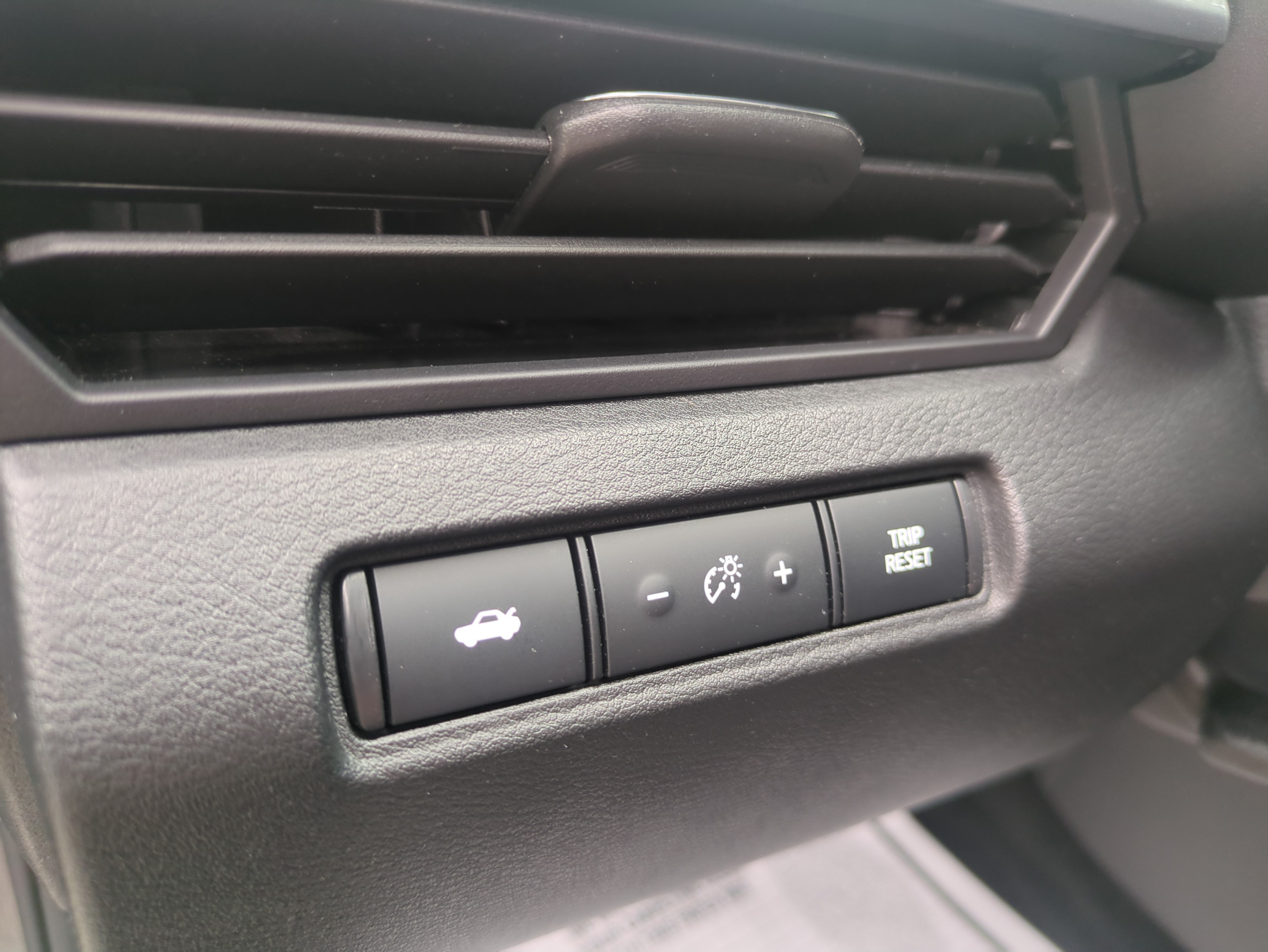 Used 2024 Nissan Altima 2.5 SR FWD image 11