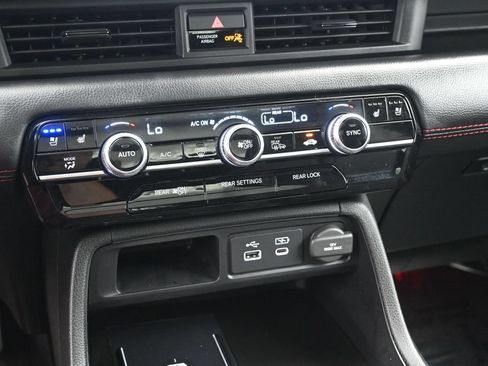 Used 2025 Honda Pilot Black Edition image 14