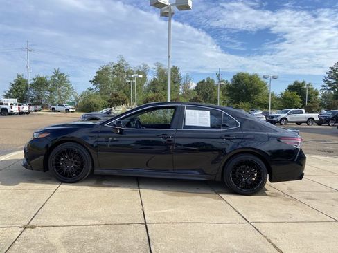 Used 2022 Toyota Camry SE FWD image 7