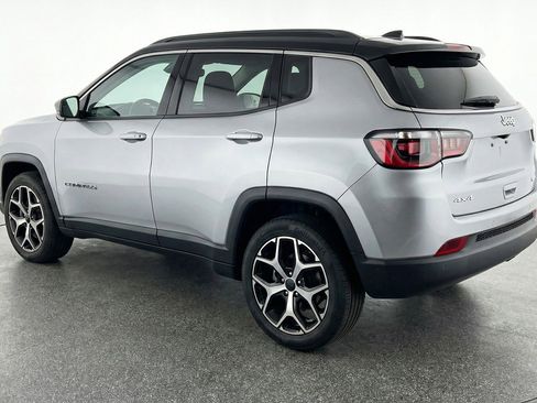 Used 2025 Jeep Compass Limited image 6