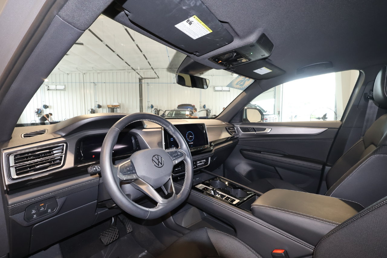 Used 2026 Volkswagen Atlas Cross Sport SE FWD image 9