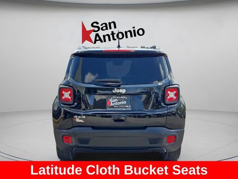 Certified 2023 Jeep Renegade Latitude w/ Premium Group AWD/4WD image 7