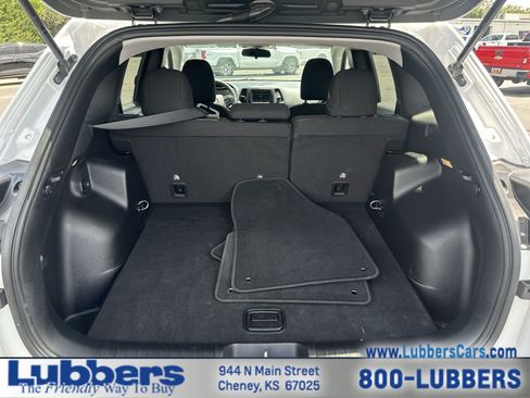 Used 2019 Jeep Cherokee Latitude w/ Popular Appearance Group AWD/4WD image 19