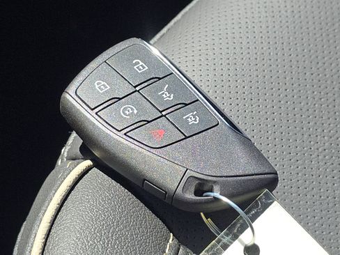 New 2025 Chevrolet Suburban Premier image 32