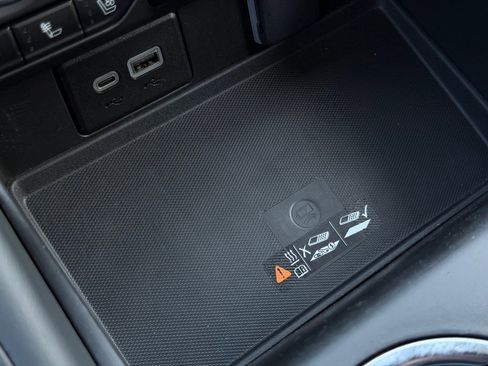 Used 2024 Chevrolet Tahoe High Country image 43