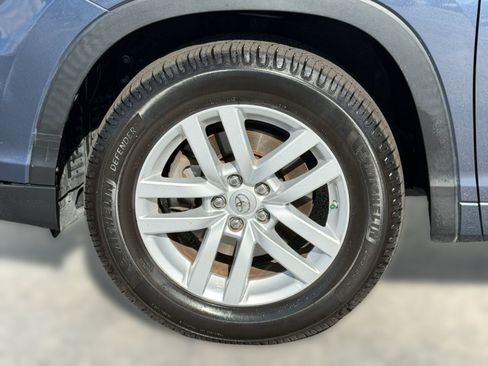Used 2015 Toyota Highlander LE FWD image 13