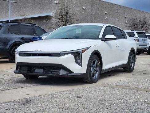 New 2026 Kia K4 FWD image 2