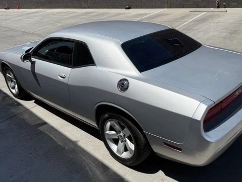 Used 2012 Dodge Challenger SXT RWD image 7