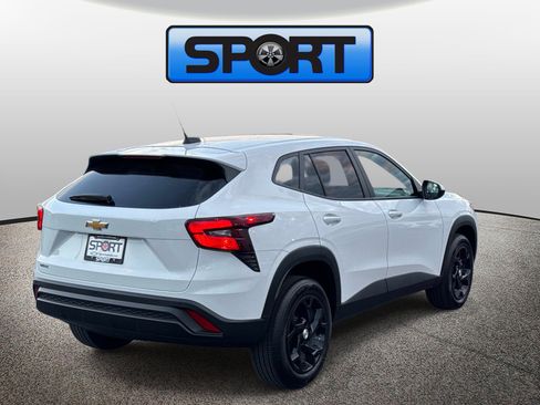 Used 2025 Chevrolet Trax LS w/ LS Convenience Package FWD image 24
