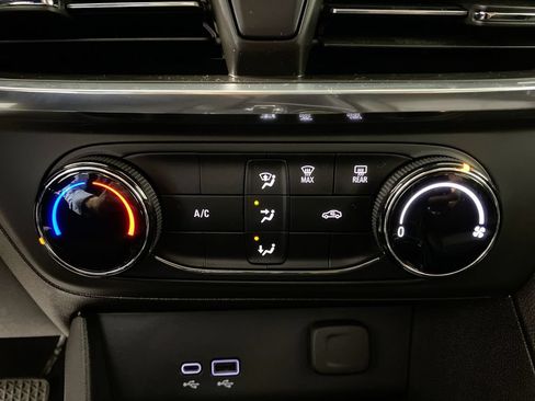 Used 2024 Buick Encore GX Preferred FWD image 18