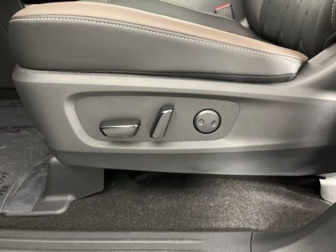 New 2026 Nissan Pathfinder Platinum image 32