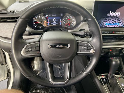 Used 2022 Jeep Compass Latitude AWD/4WD image 11