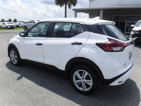 Used 2022 Nissan Kicks S FWD image 7