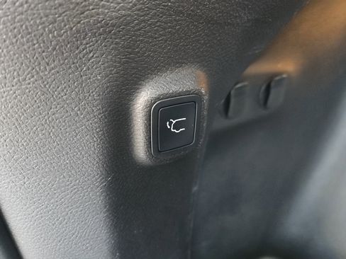 Used 2020 Jeep Cherokee Limited image 15