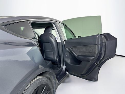 Used 2021 Tesla Model Y Long Range image 29