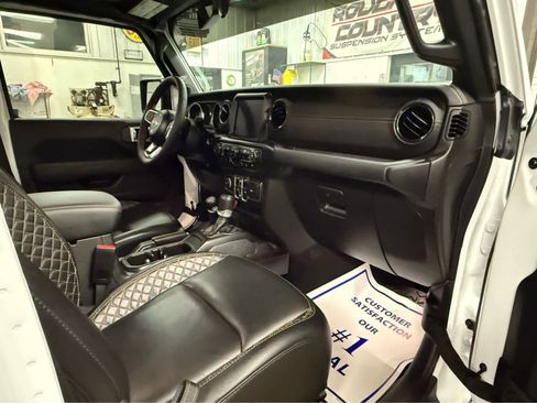 Used 2023 Jeep Gladiator Overland image 29
