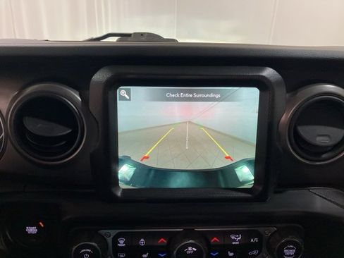 Used 2022 Jeep Gladiator Willys image 17