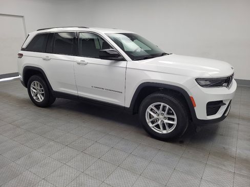 Used 2023 Jeep Grand Cherokee Laredo image 11