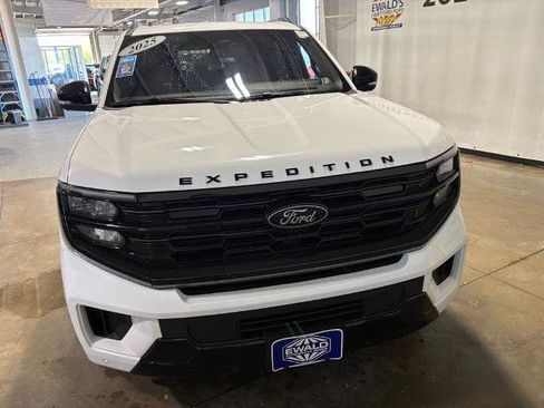 Certified 2025 Ford Expedition Max Platinum w/ Stealth Appearance Package AWD/4WD image 5