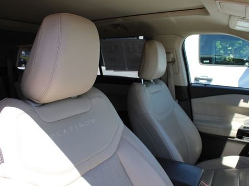Used 2021 Ford Explorer Platinum w/ Equipment Group 601A AWD/4WD image 19