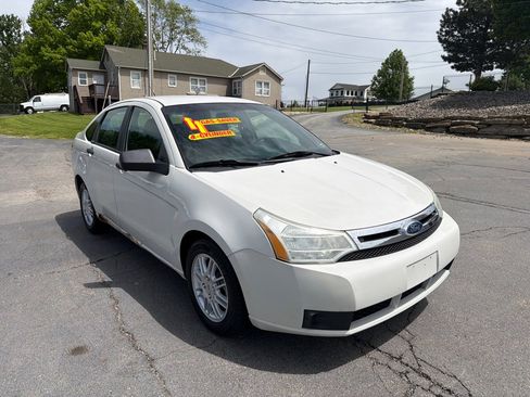 Used 2011 Ford Focus SE FWD image 4